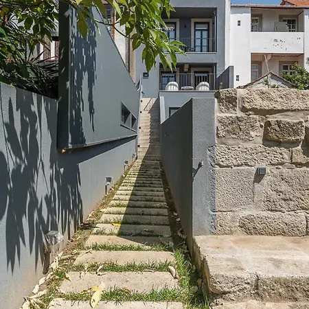 Guestready - Somebody's Story - C Oporto
