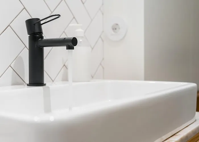 Guestready - Somebody's Story - C