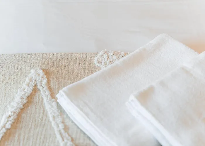 Guestready - Somebody's Story - C *