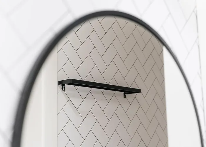 Guestready - Somebody's Story - C