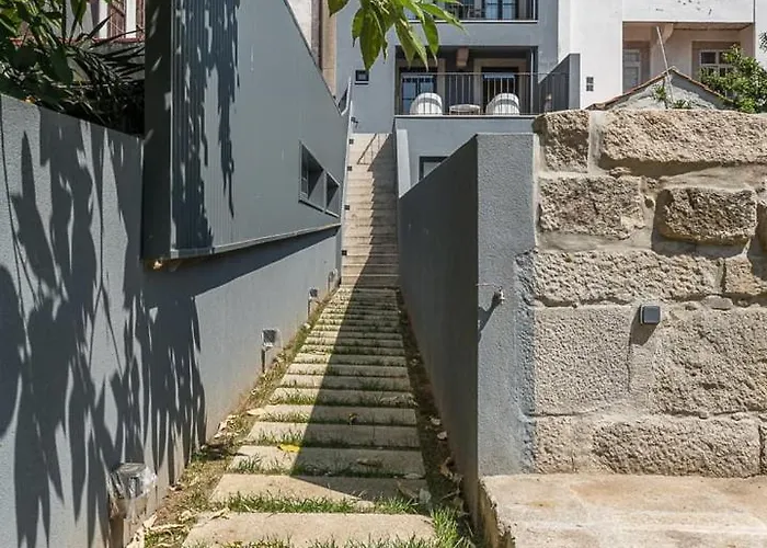 Guestready - Somebody's Story - C Oporto